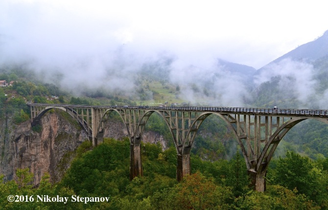 Мост Джурджевича на Таре всегда разный.