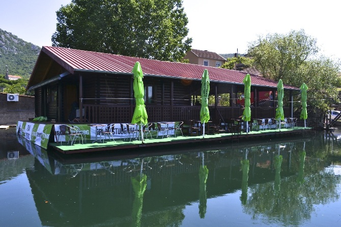 Ресторан в рыбацком поселке Додоши