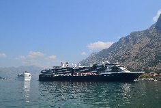 Для туристов, прибывающих в Котор на круизных лайнерах.