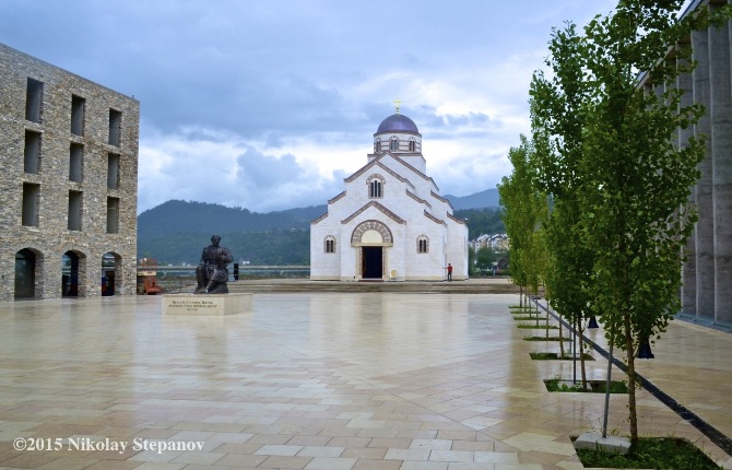 Памятник черногорцу Негошу на площади Негоша