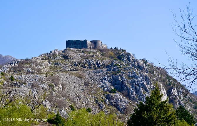 Крепость Космач доминирует на местности