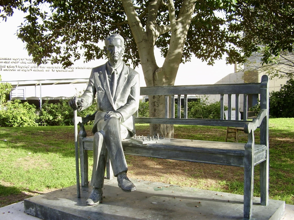 Jan_Karski_in_Tel_Aviv_University.jpg
