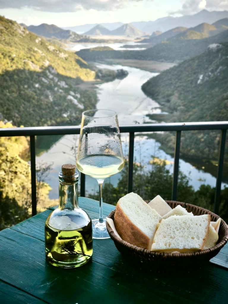 Вино Тамьяника